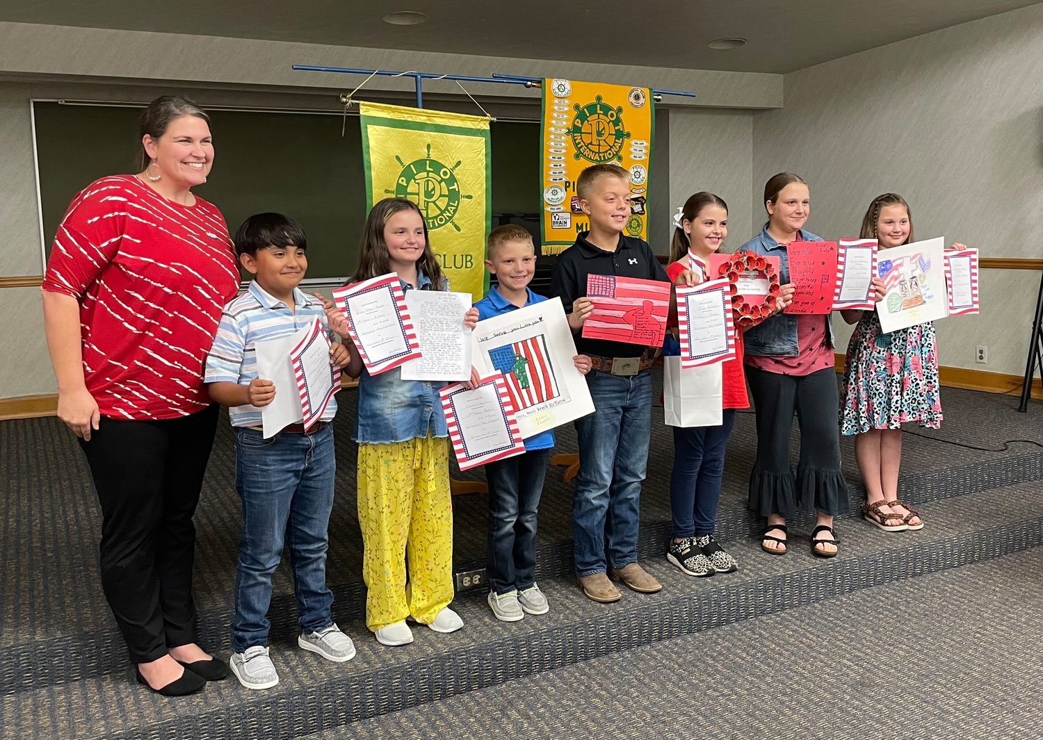 Mineola Elementary Principal Brittany Thompson is shown with winners of the Mineola Pilot Club’s patriotic contest, Levi Palma, Emma “Cavin” Taylor, Casen Chaffin, Kinsler Bowker, Emory Foster, Sandra Monrroe Gonzalez and Brooklyn Hall. Not pictured are Amadeo Paredes, Bentey Bates and Tripp Goodson.